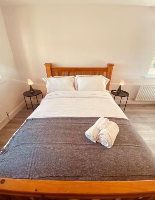 Valley Lodge 3 Bedroom Retreat In Craigantlet Hills ベルファスト エクステリア 写真