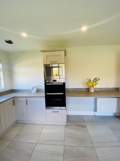 Valley Lodge 3 Bedroom Retreat In Craigantlet Hills ベルファスト エクステリア 写真