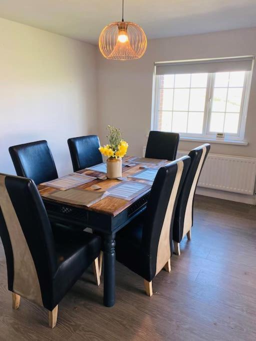 Valley Lodge 3 Bedroom Retreat In Craigantlet Hills ベルファスト エクステリア 写真